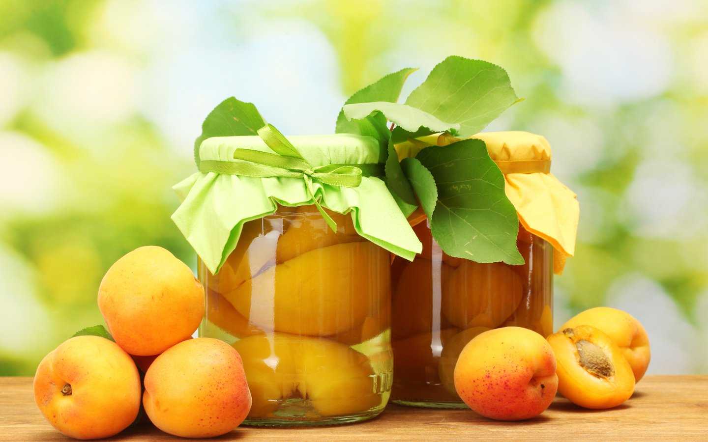 Компот получается сочным и освежающим