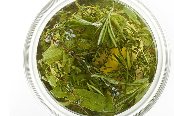 Важно также правильно подобрать зелень для маринада