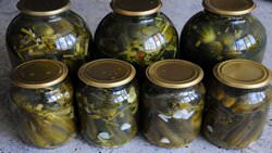 Вкусными, хрустящими и ароматными получаются огурцы в аэрогриле