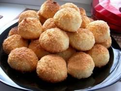 Выпечка с кокосовой стружкой приобретает особенную вкусовую ноту, делает блюдо ароматным и немного праздничным