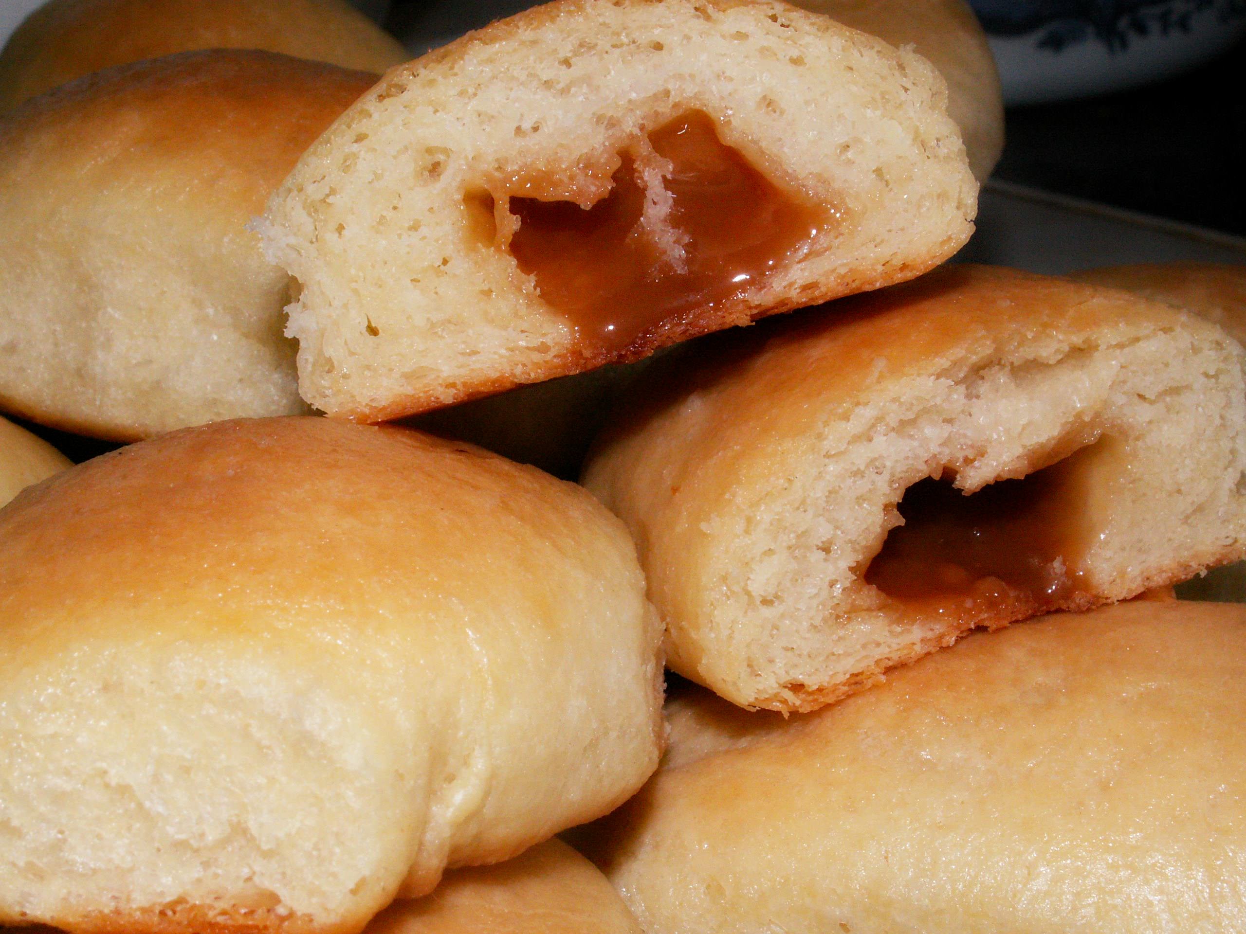 Булочки с такой конфетой обязательно понравятся всей семье