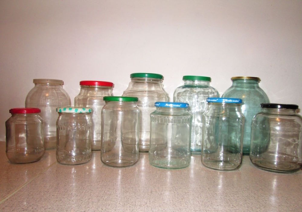 Первым делом нужно внимательно осмотреть банки на предмет сколов и трещин