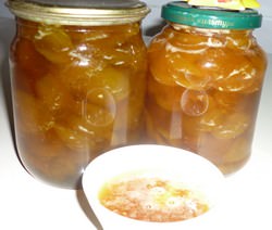 Консервированные абрикосы – отличный вариант вернуть частицу теплого лета зимой, открыв баночку