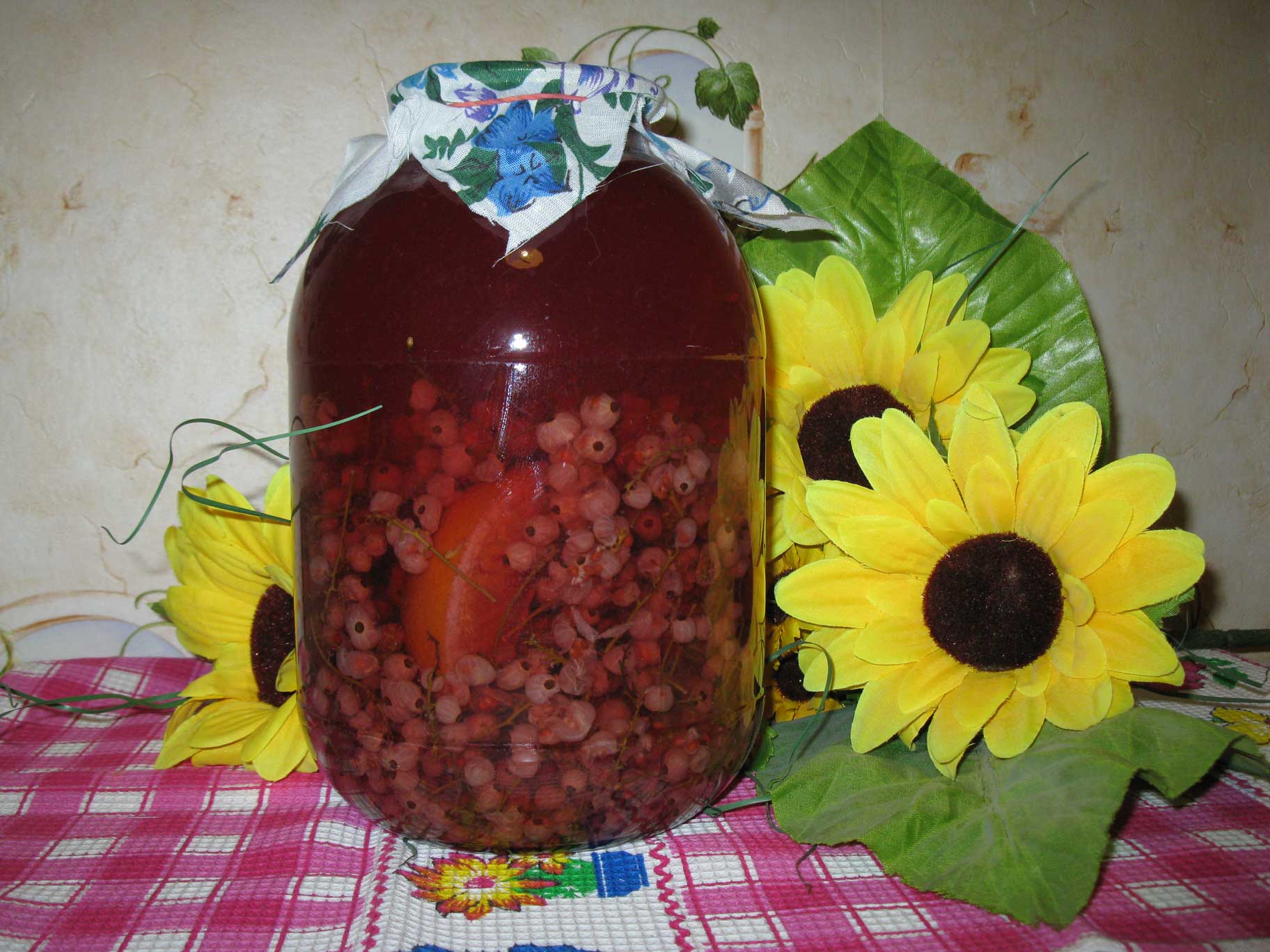 Такая смородина хорошо подойдет к красной рыбе или соленым огурцам