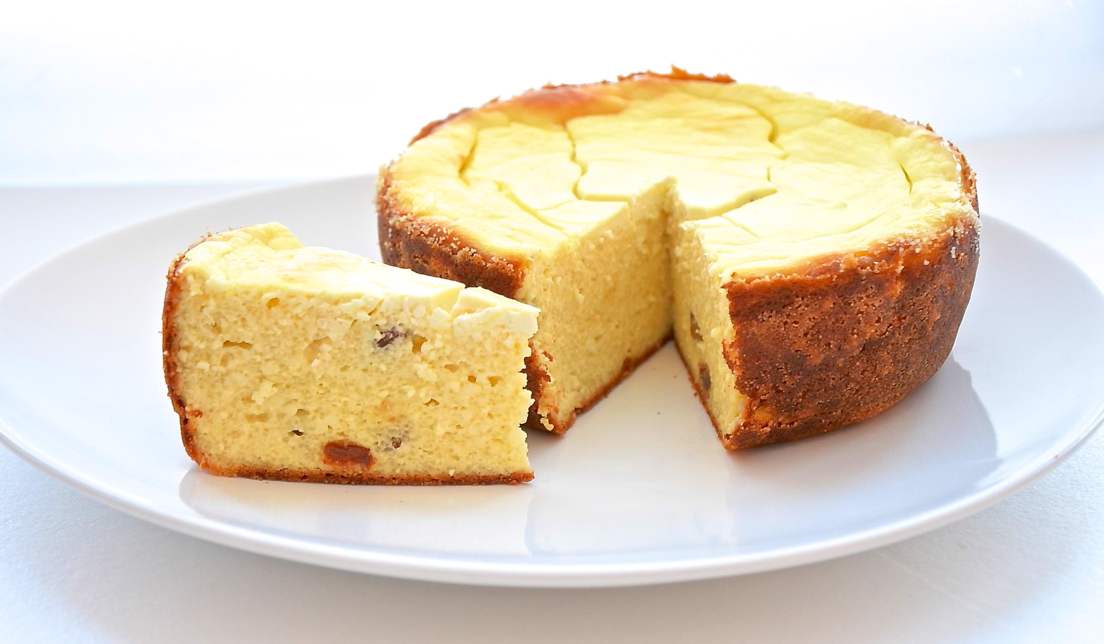 Пышную и нежную запеканку довольно быстро можно приготовить в мультиварке