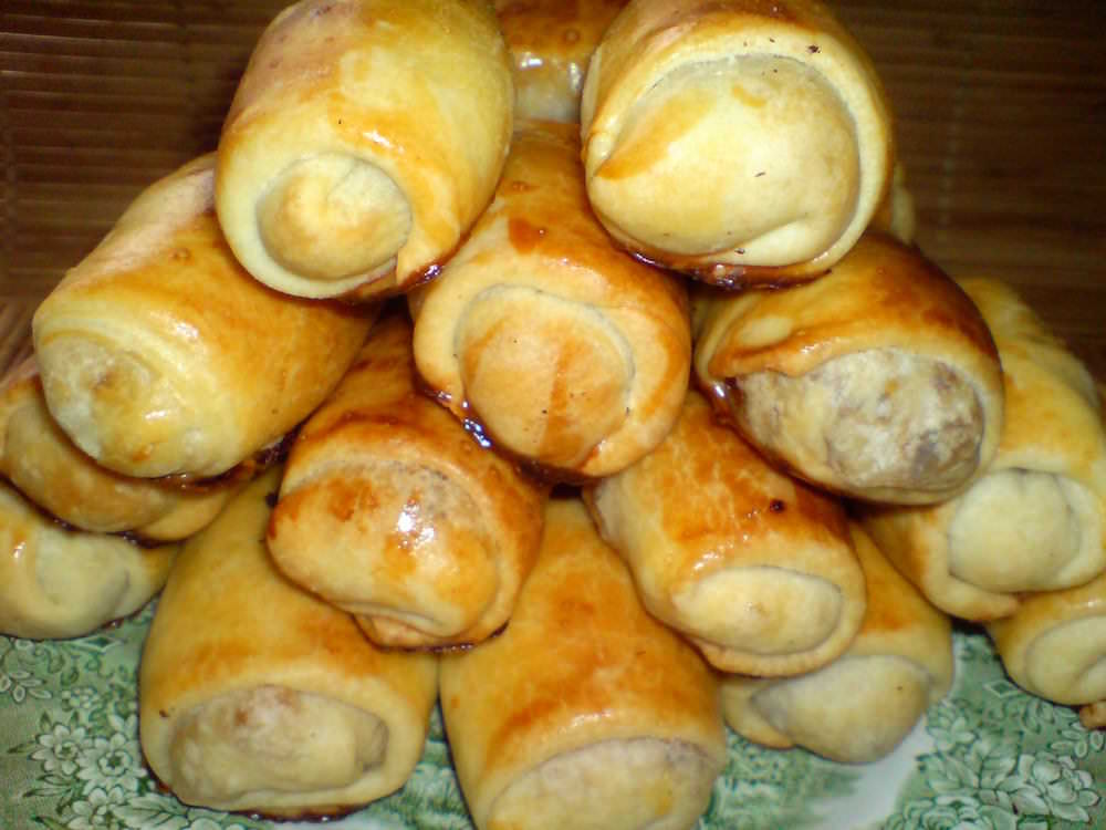 Пирожки на слоеном тесте получаются очень нежными и сочными