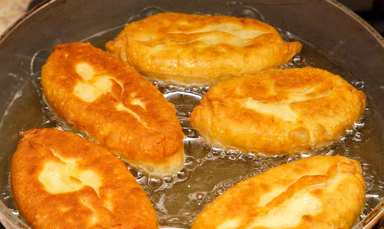 Жареные пирожки получаются более сочными