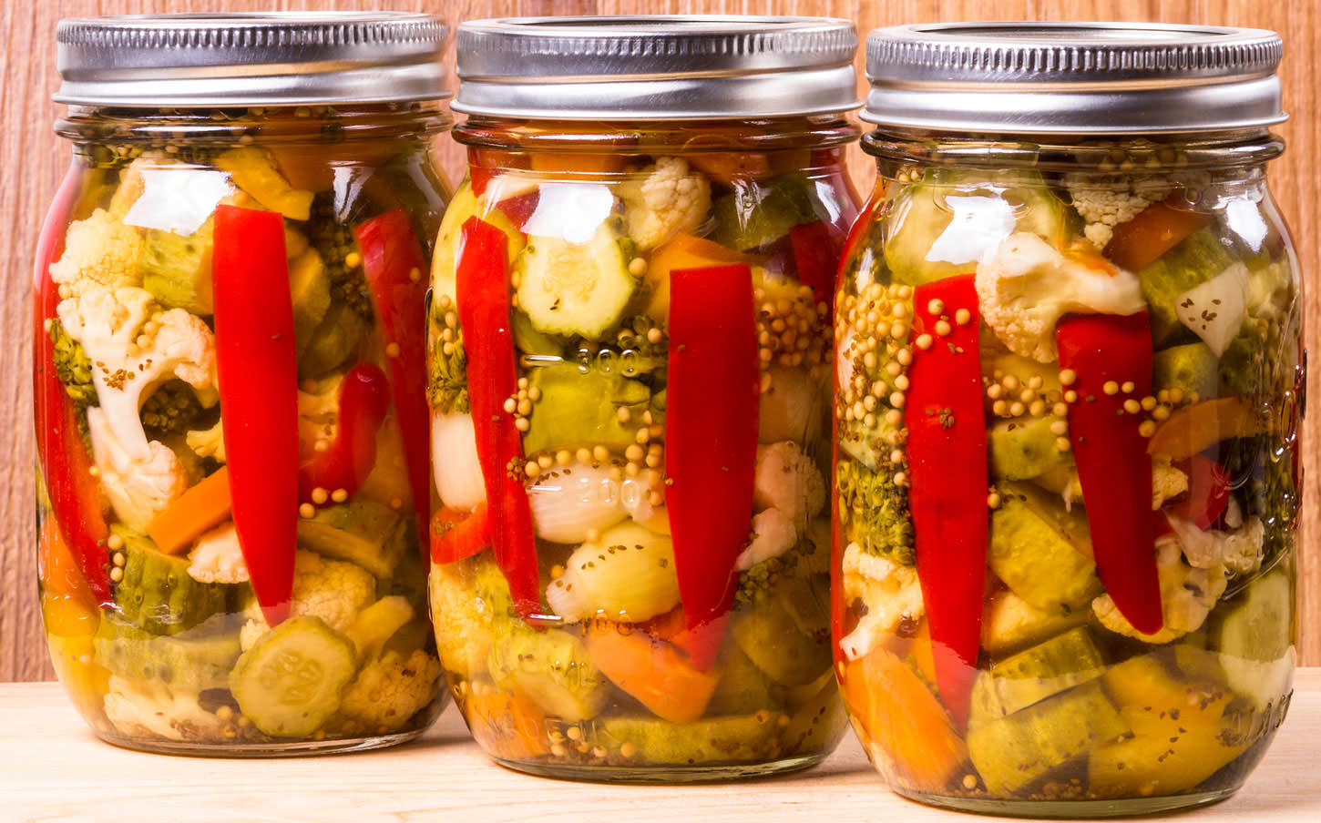 В заготовку можно также поместить нарезанную кружками морковь