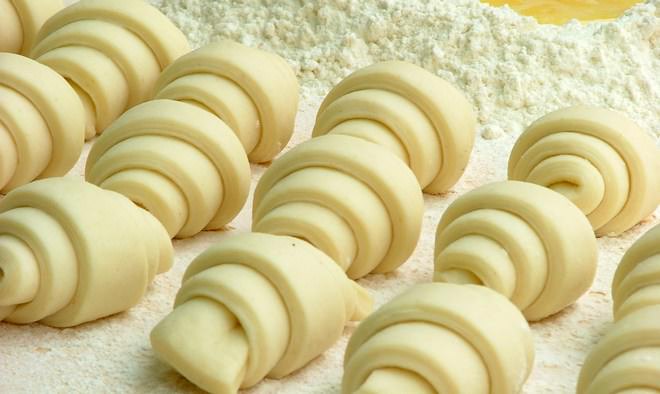 Тесто, предназначенное для круассанов и другой французской выпечки, отличается нежностью и мягкостью