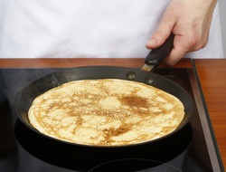 Жарить блины – целое искусство для новичков в кулинарии