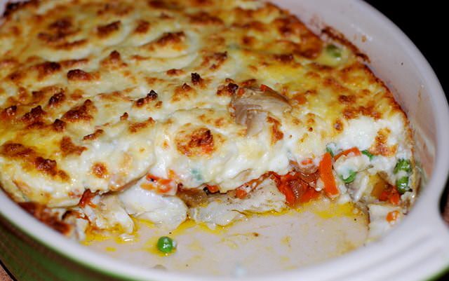 Запеканка с копченой рыбой обладает изысканным вкусом, обязательно стоит попробовать