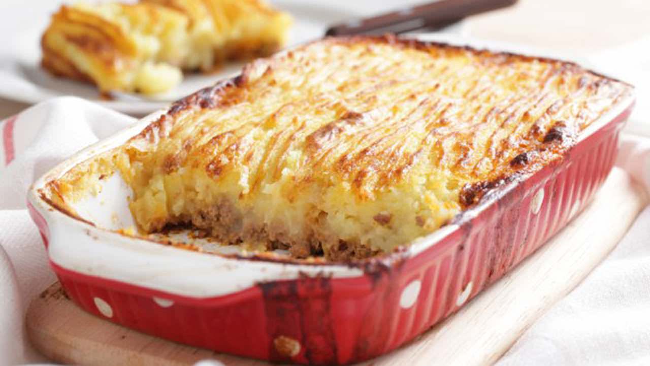 Такая запеканка получается очень сочной и пышной