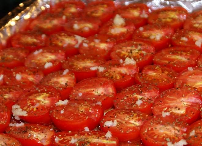 Вяленые томаты с мякотью тоже получаются вкусными