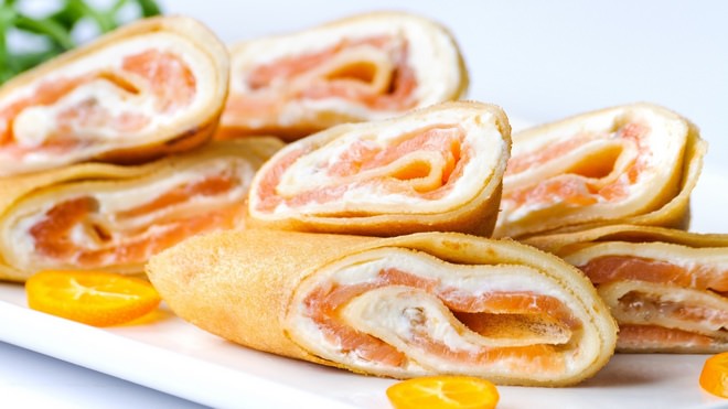 Блинчики с икрой и сыром – настоящее лакомство для гурманов