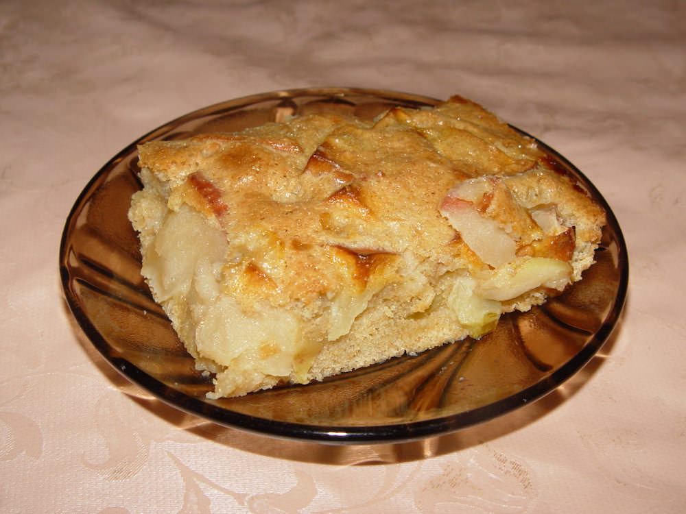 Для приготовления вкусного пирога понадобятся продукты, которые нетрудно найти