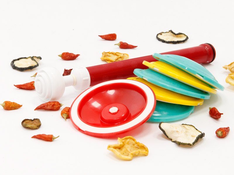 Отличная особенность вакуумной системы в том, что можно выбирать устройство исходя из диаметров стеклянной тары