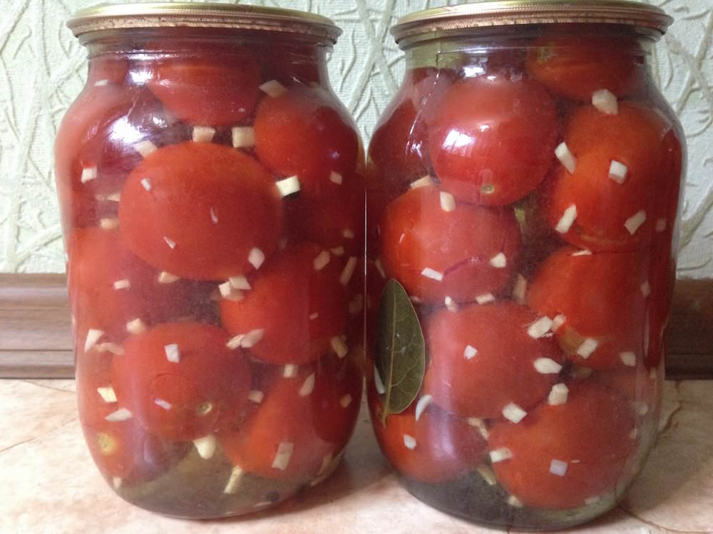Можно добавить в консервацию любимые специи и зелень по вкусу