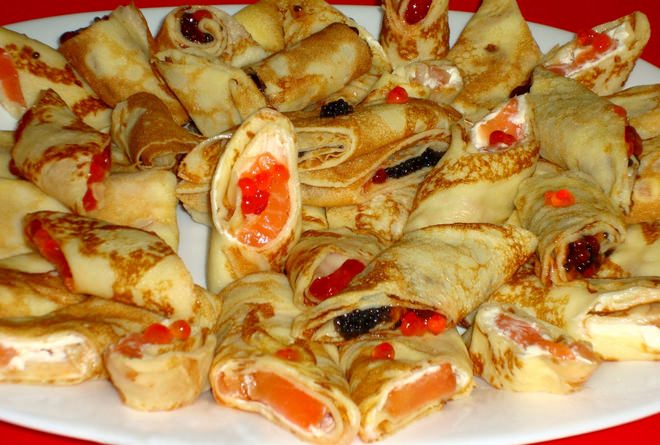 Такие блины обязательно станут ярким дополнением к угощениям