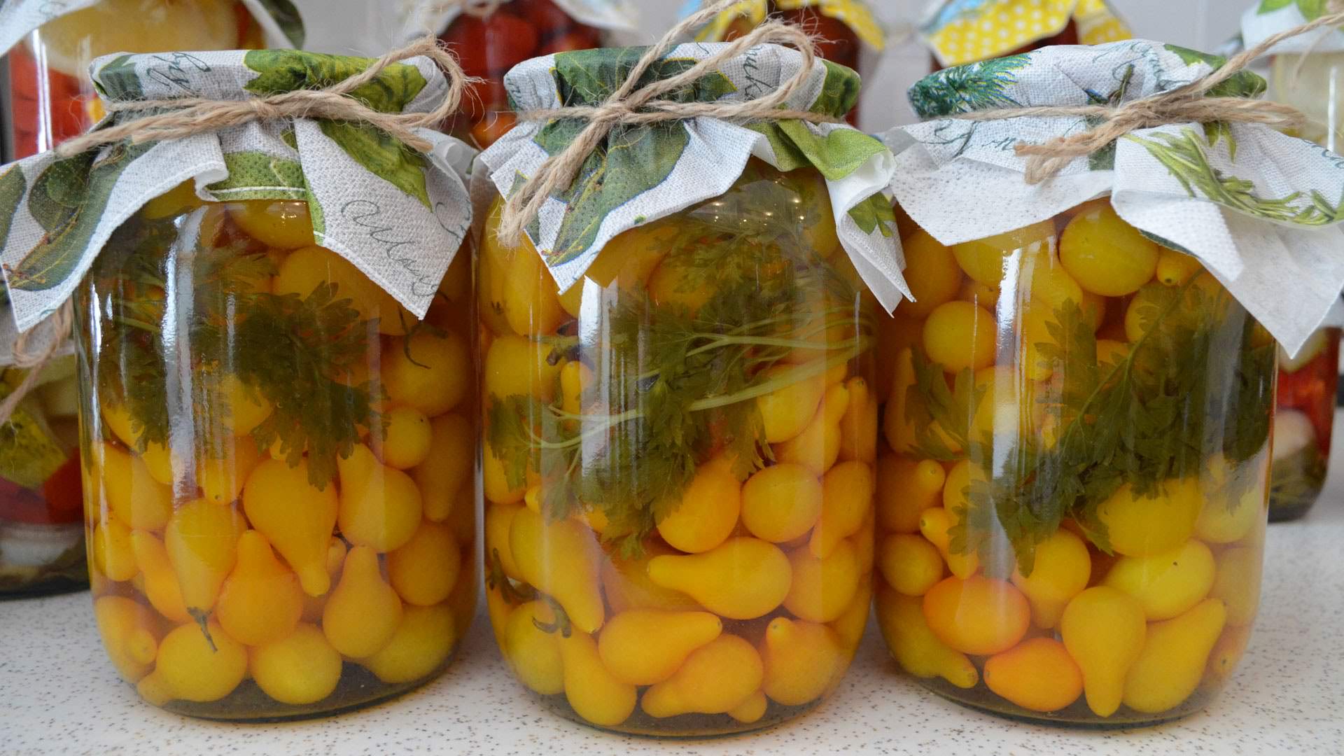 По этому рецепту помидоры имеют пикантную горчинку