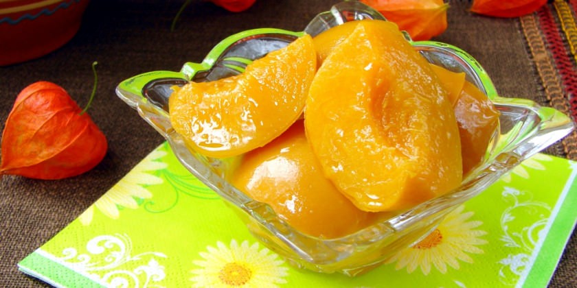 Консервированные по этому рецепту персики напоминают солнце оранжевым теплым оттенком