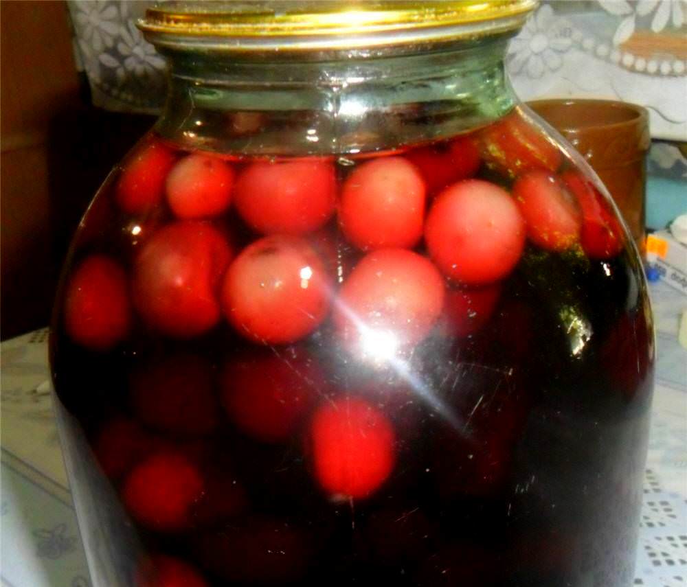 Получается потрясающе вкусный компот