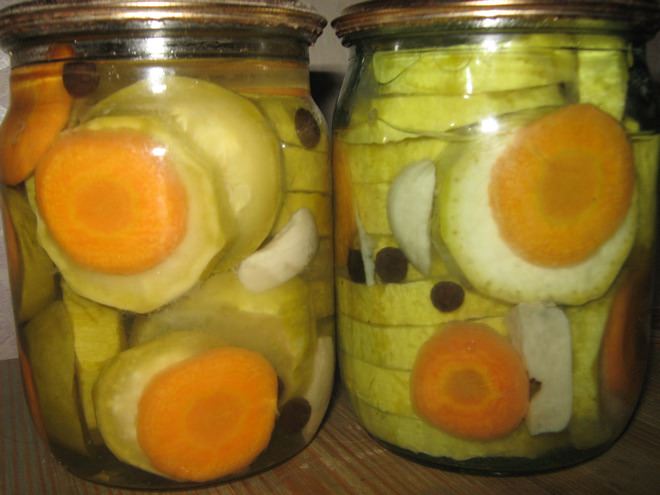 Такие консервированные кабачки не займут много времени у хозяюшки