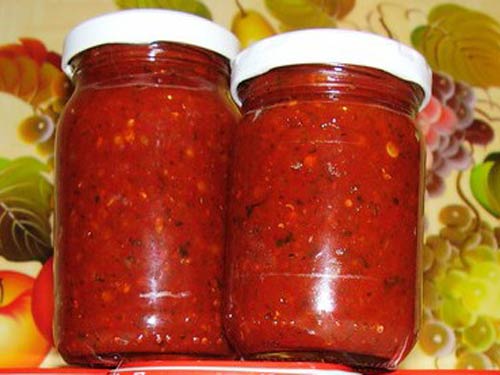 Эта аджика очень ароматная и острая