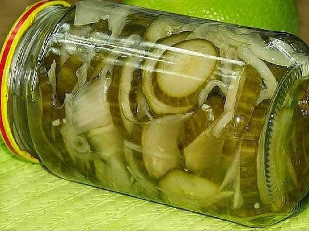 Вкусные и хрустящие консервированные огурцы дольками станут излюбленной закуской всей семьи