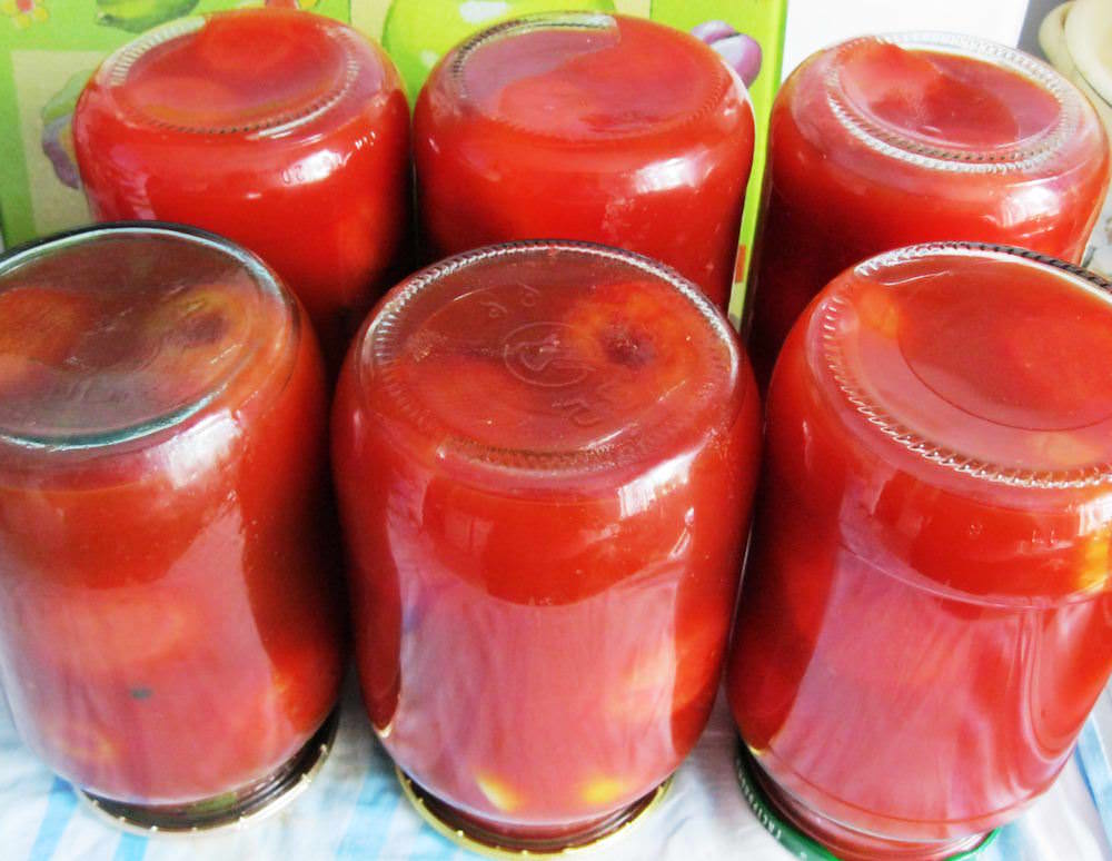 Укупоренные банки нужно сразу же переворачивать