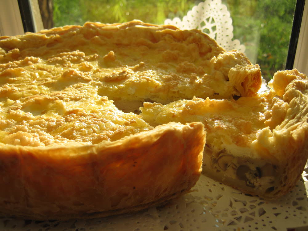 Готовая запеканка напоминает пирог