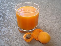 Абрикосовый сок не только вкусный, но и полезный