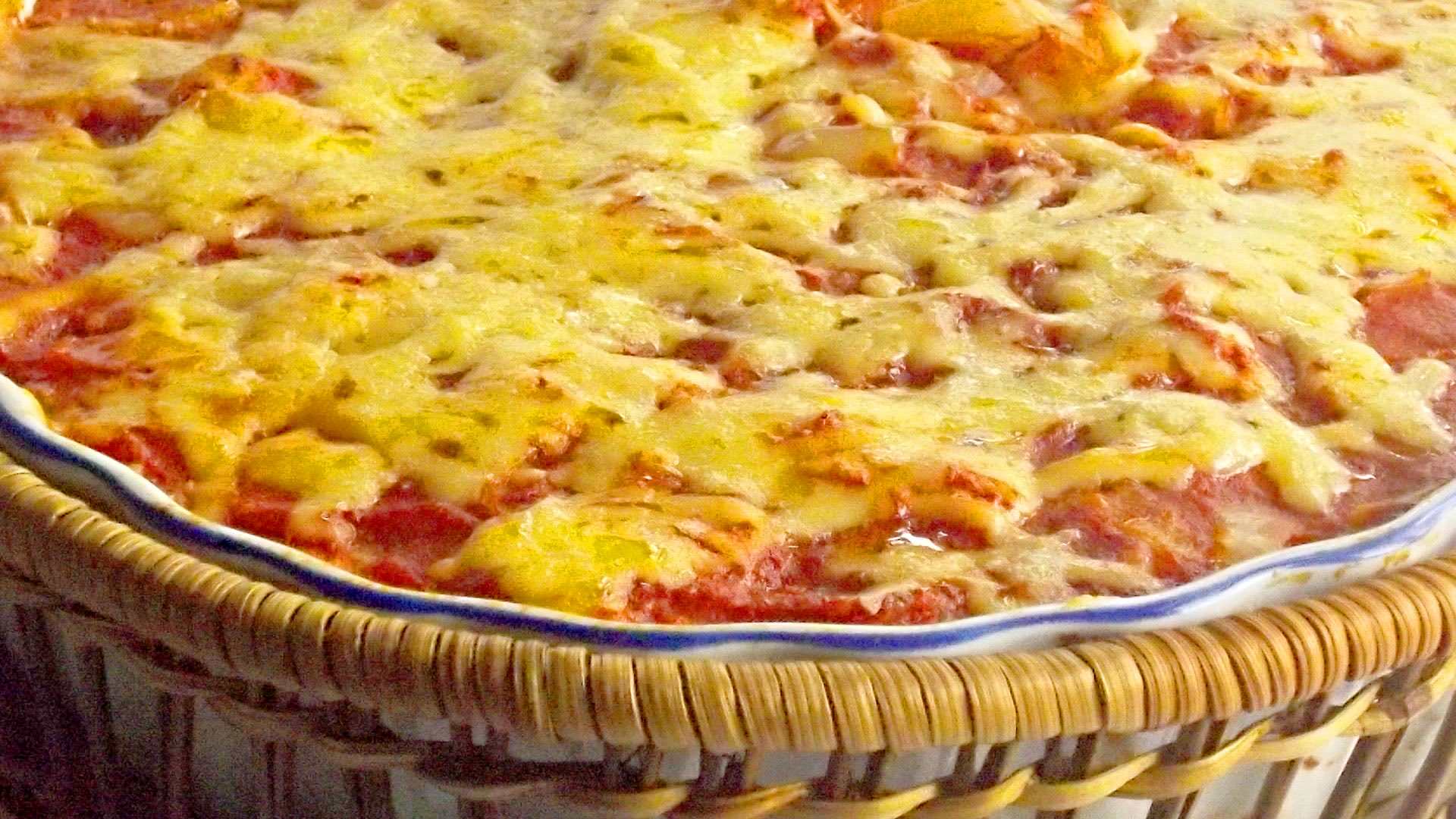 Готовится она из одного куриного мяса, почти без добавления овощей