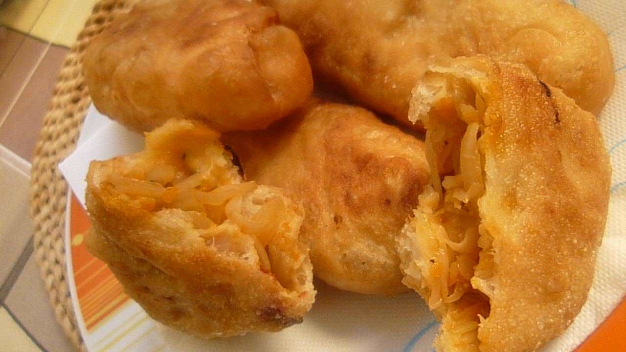 Рецепт классических пирожков очень прост, приготовить их можно быстро