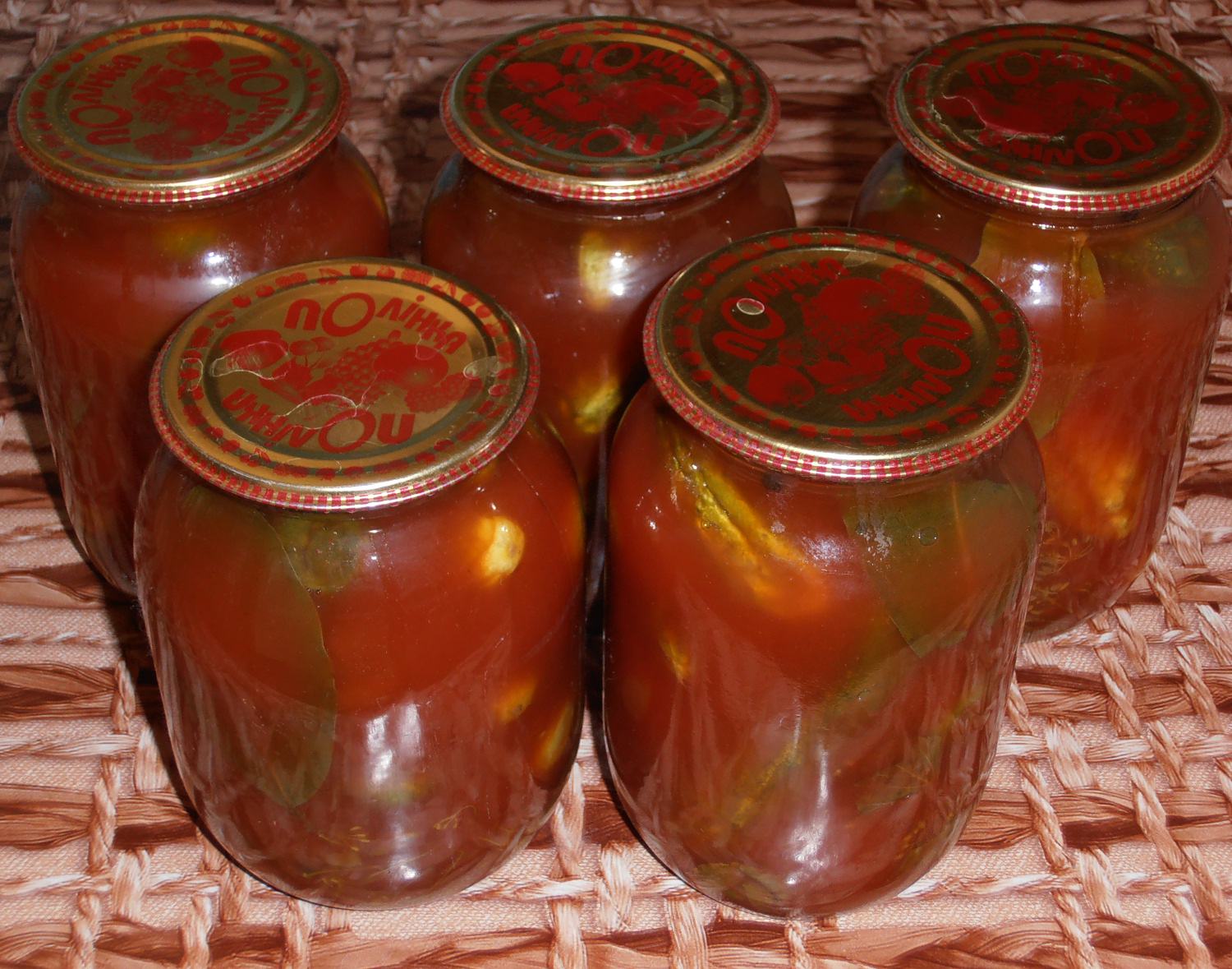 Идеальное сочетание продуктов, предусмотренное этим рецептом, сделает закуску из огурцов невероятно вкусной