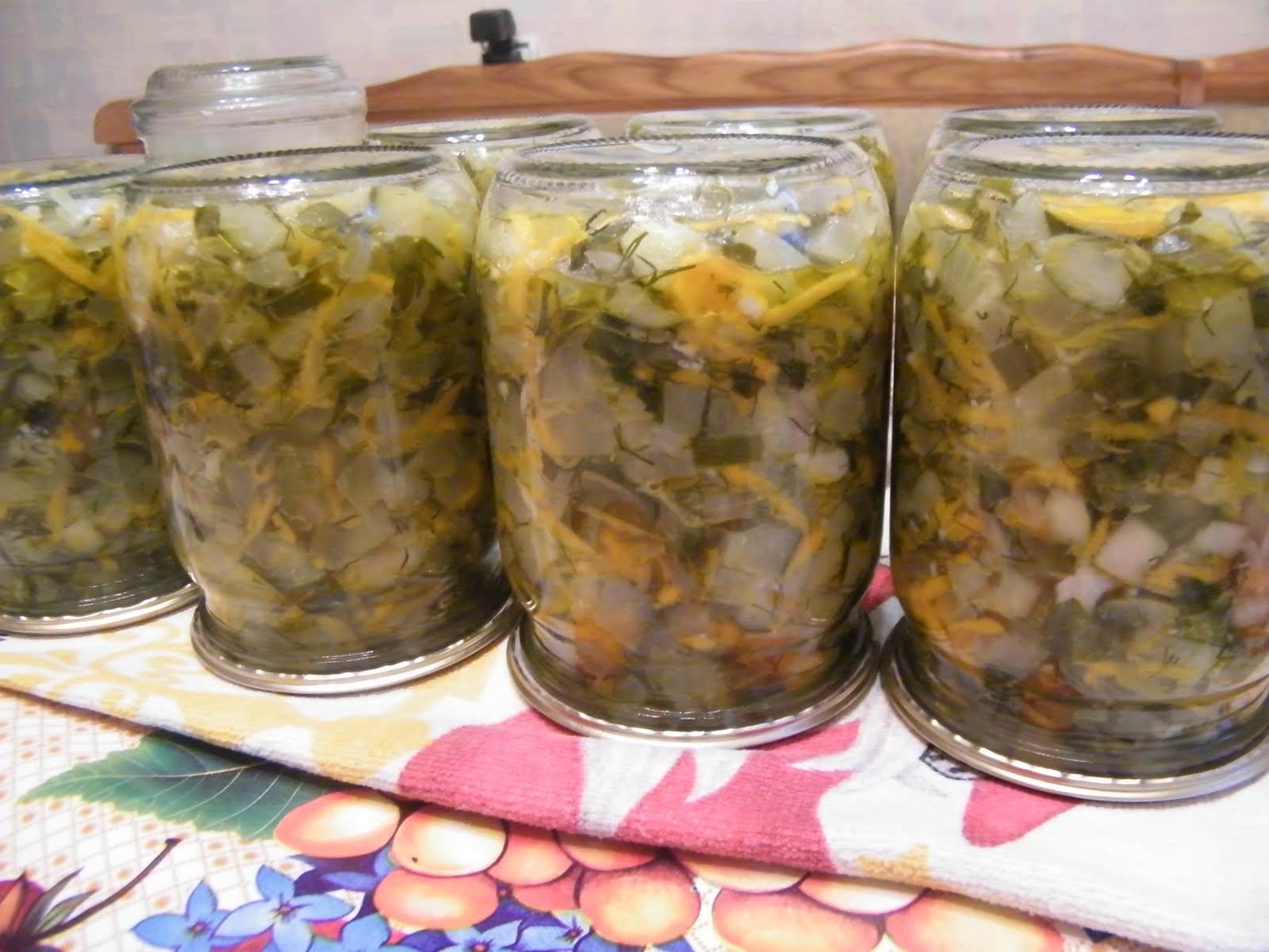 Лук для данной консервации можно брать и зеленый