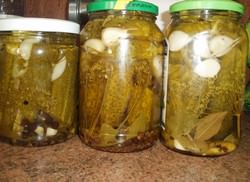 Консервация огурцов с лимонной кислотой получается не менее вкусной, чем с уксусом