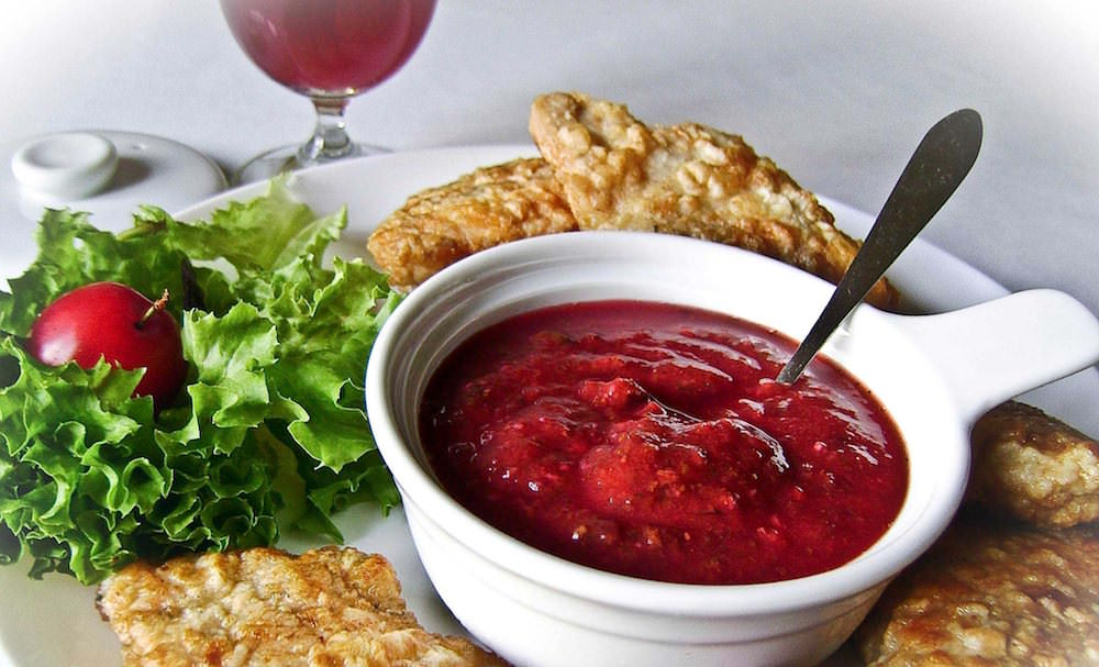 Этот соус замечательно сочетается с мясом, а также прекрасно подходит для приготовления различных блюд