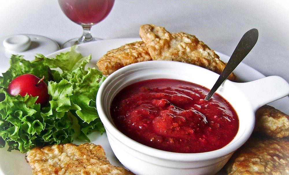 Такой соус, заготовленный на зиму, прекрасно подойдет к мясу