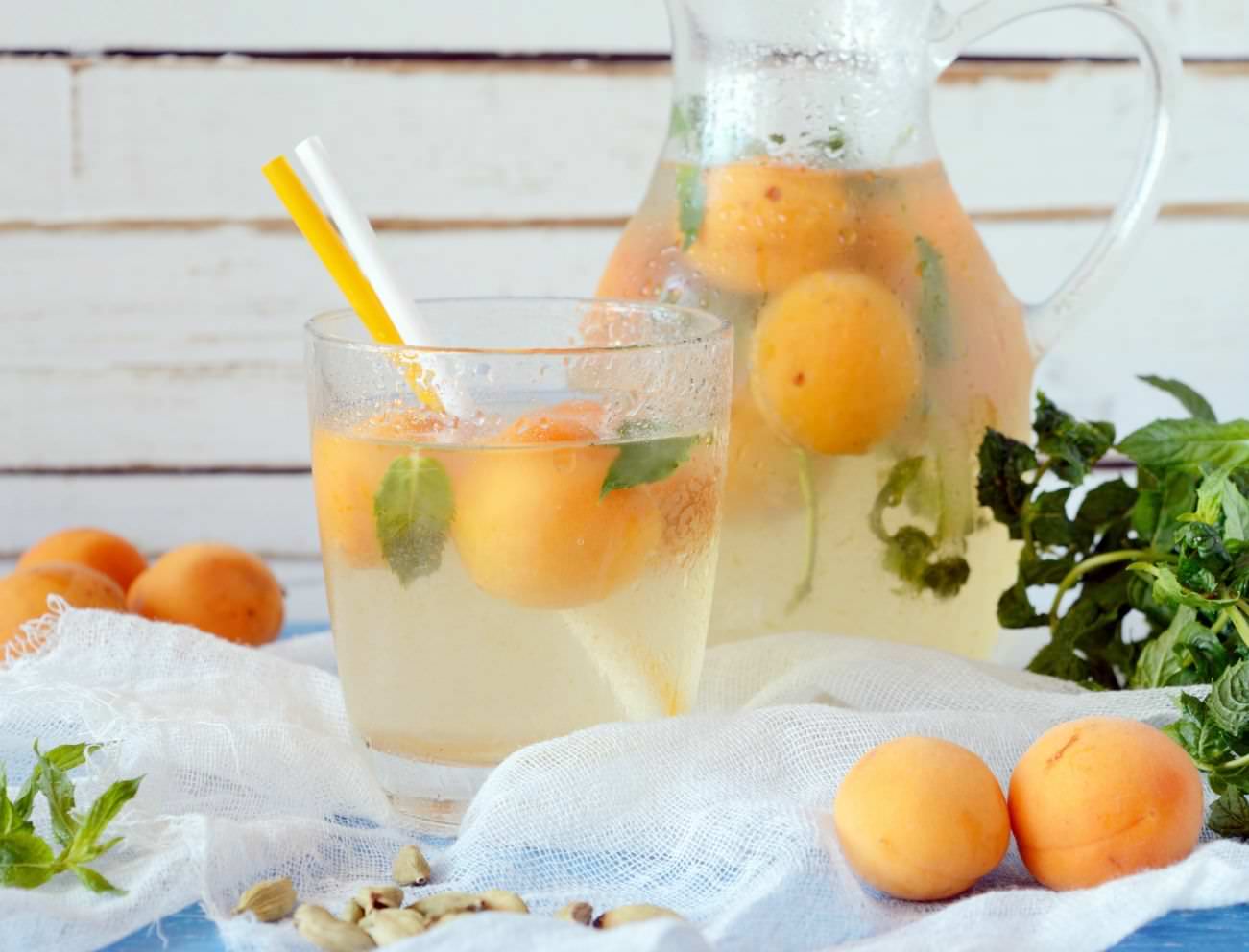 Такой напиток прекрасно освежает и подойдет даже к праздничному столу