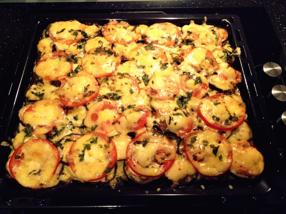 В такое блюдо по собственному желанию можно добавить различные любимые ингредиенты, приправы, специи