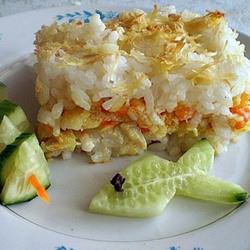 Запеканка с рисом и рыбой отличается низкой калорийностью и отменным вкусом