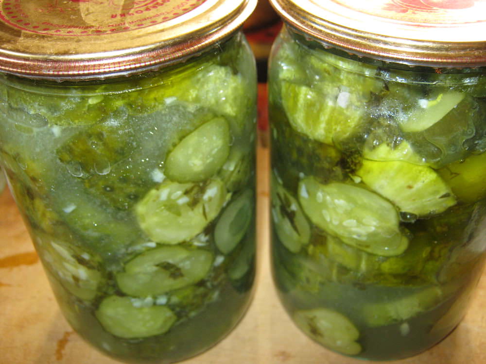 Долго хранить такие огурцы не рекомендуется, через некоторое время они начинают портиться