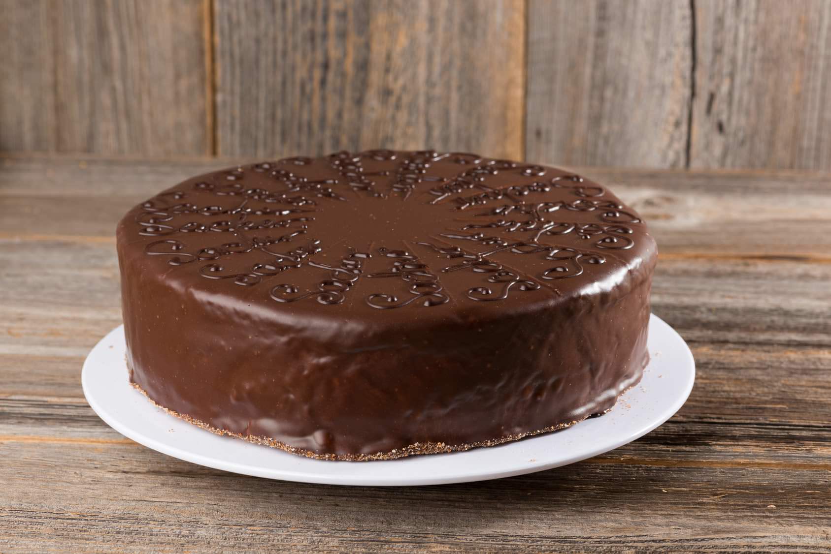 Если использовать много глазури и фантазии, то запеканка станет похожа на торт