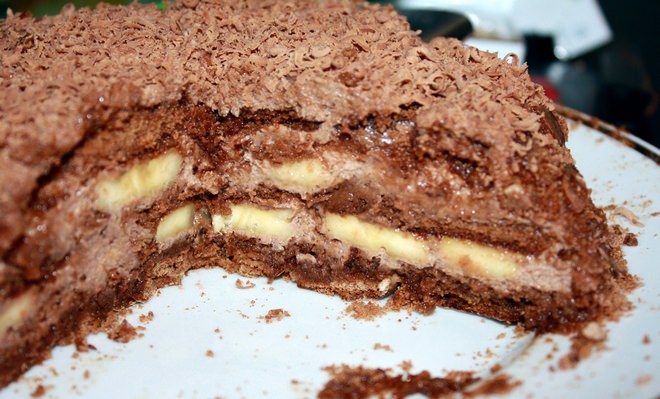 Бананы и шоколад делают эту шарлотку незабываемой