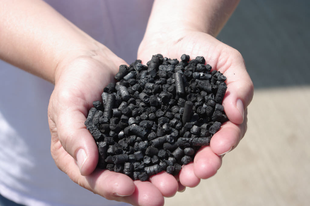 В последние годы растет популярность гранулированного конского навоза