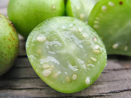 Внутри картофельных плодов содержатся семена, которые используются селекционерами для создания новых сортов