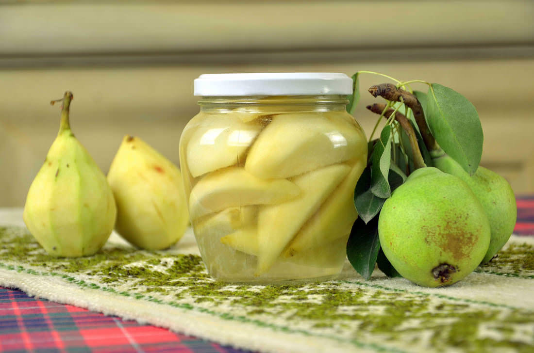 Небольшие маринованные плоды с пряными нотками станут находкой для тех хозяек, которые хотят порадовать родных чем-то особенным и оригинальным