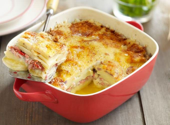 Такая запеканка получается очень нежной и интересной в плане вкуса
